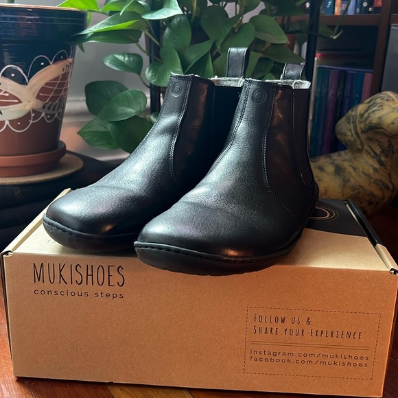 MUKISHOES Chelsea Ankle Boot - Picture 1 of 12